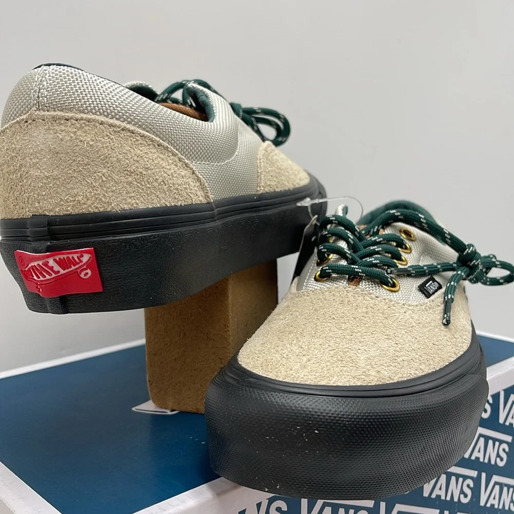Vans Men’s Era VIt Lx
Hiker Bone White
VN0A4BNHBWQ
Sneakers - Picture 10 of 16